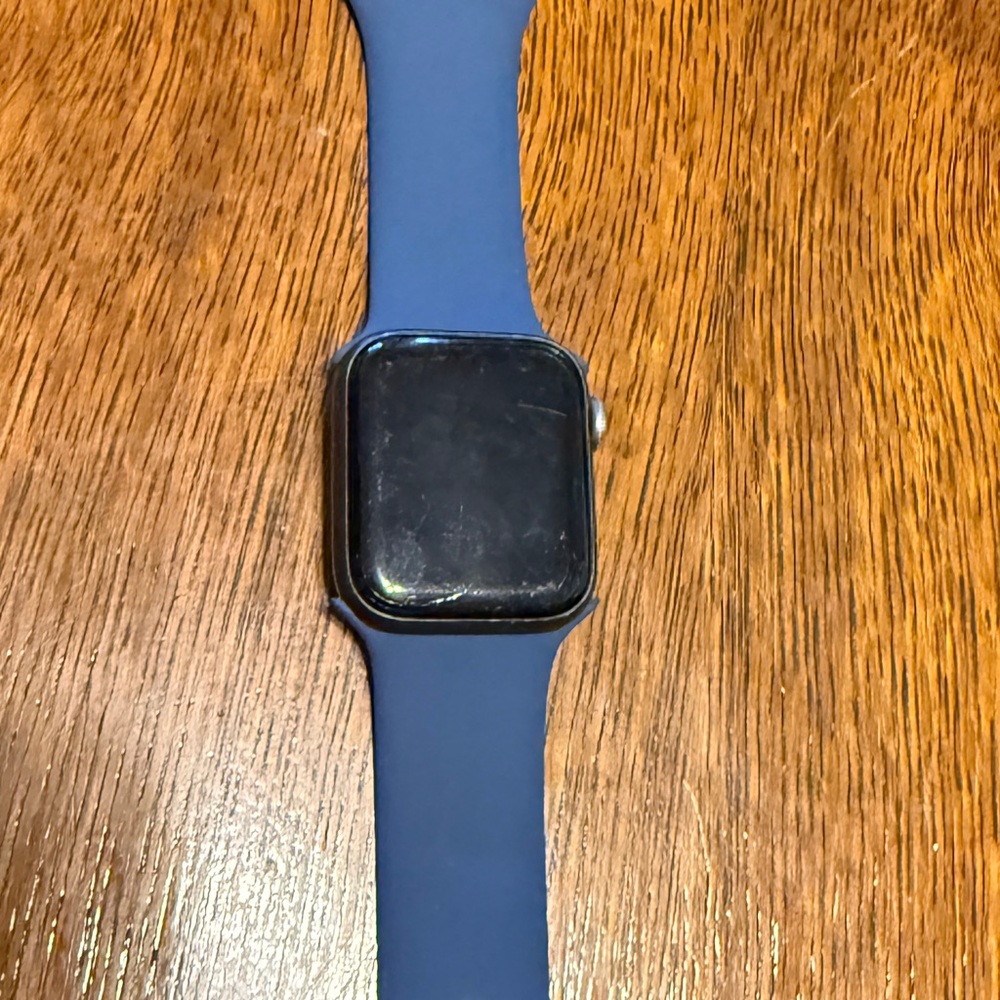 Apple Watch Series 4 40mm space grey aluminum - Picture 2 of 3